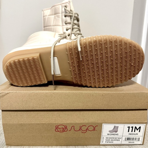 Sugar Women’s Round Toe Lace-Up Duck Boots - Size 11 - Picture 5 of 9